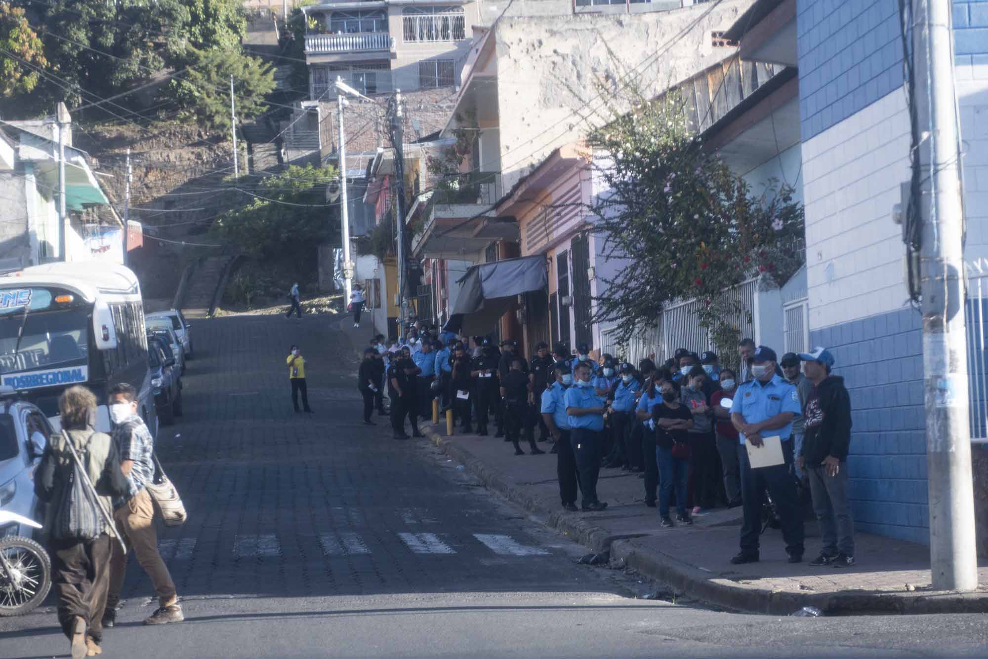 Las elecciones de 2021, en las que Ortega y Murillo se reeligieron sin competencia, estuvieron marcadas por el abstencionismo ciudadano y la presencia policial. Foto: Divergentes.