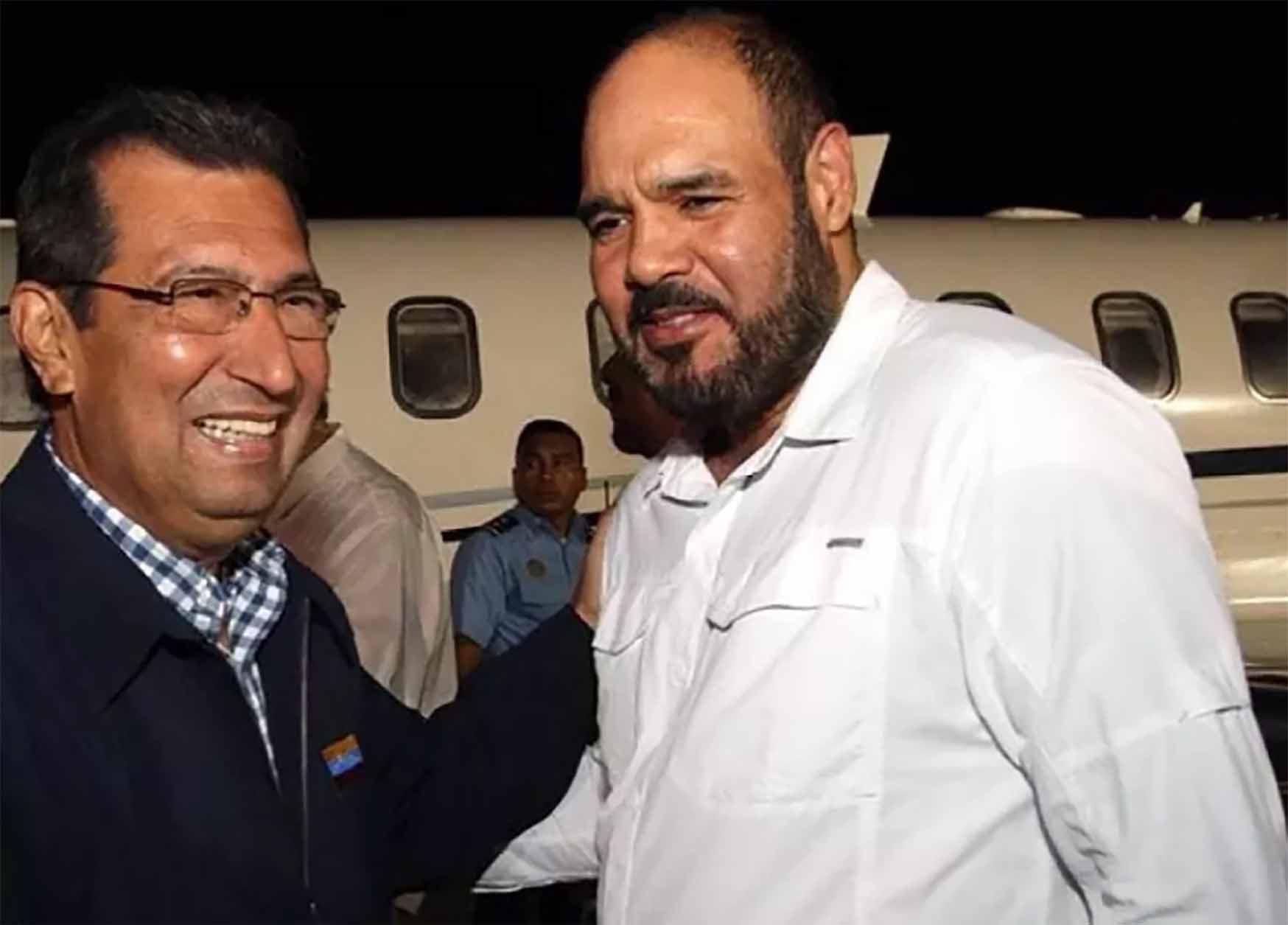 'Payo' Ortega (derecha) recibe en Nicaragua al hermano mayor de HugO Chávez, Adán Chávez (derecha), en diciembre de 2016. Foto tomada de Presidencia | El 19 Digital.