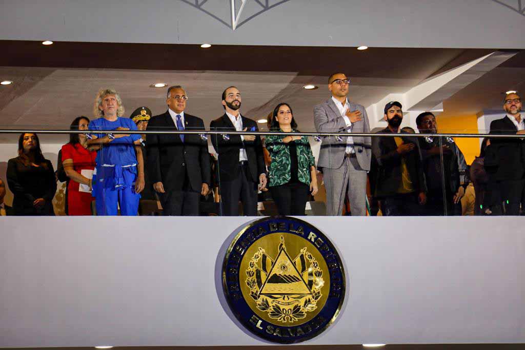 La familia presidencial e invitados durante la inauguración de los Juegos San Salvador 2023